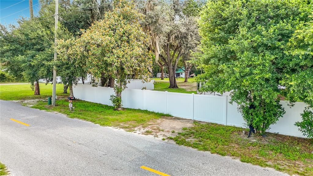 待售: $324,900 (1.42 acres)