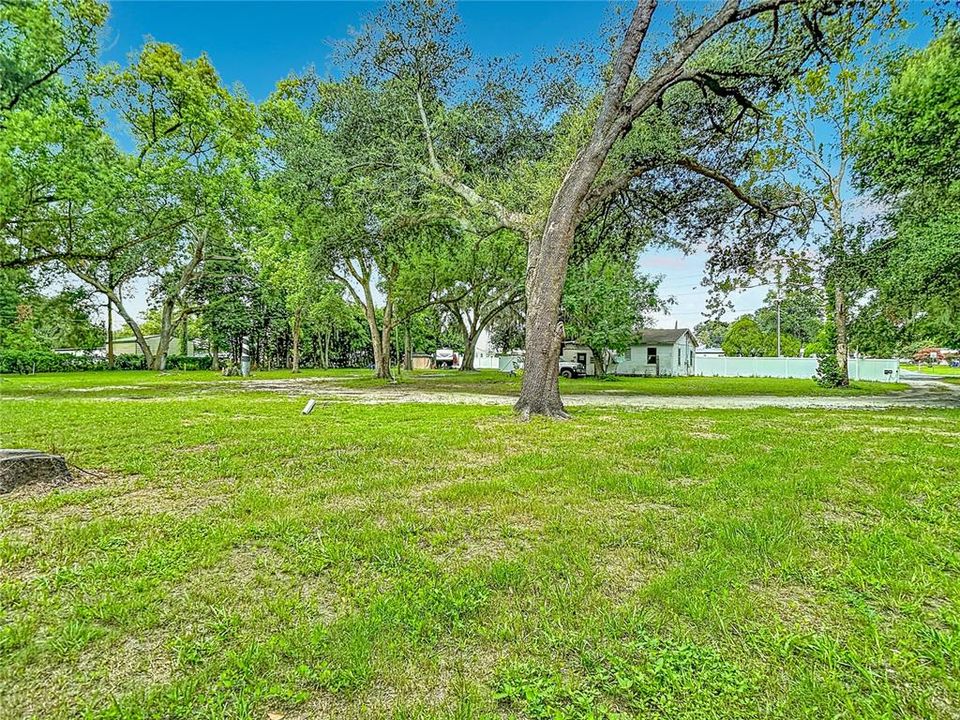 待售: $324,900 (1.42 acres)