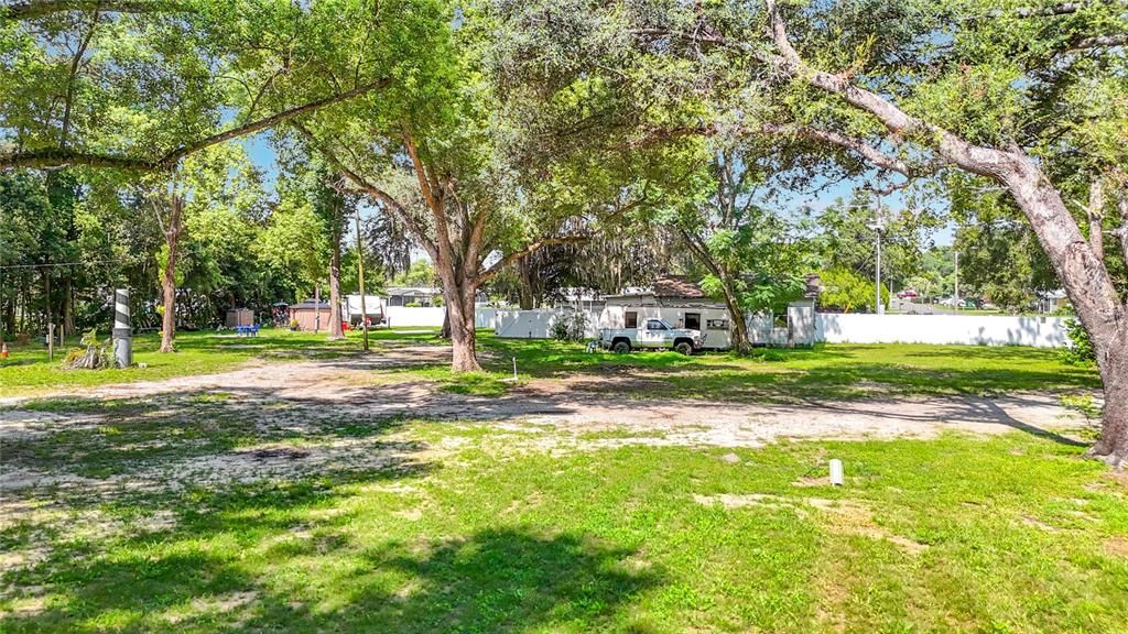 待售: $324,900 (1.42 acres)