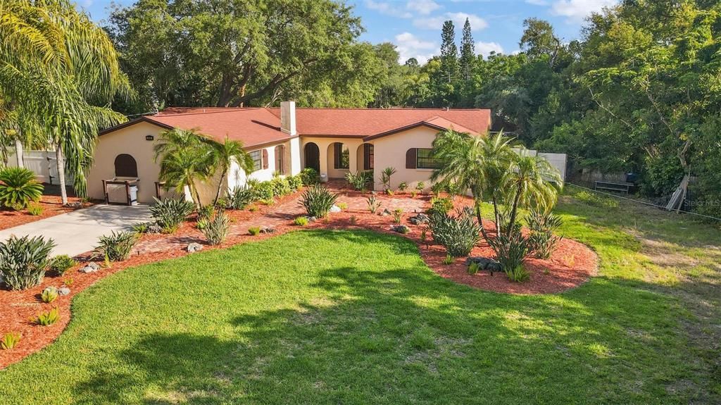 Activo con contrato: $640,000 (3 camas, 2 baños, 2123 Pies cuadrados)