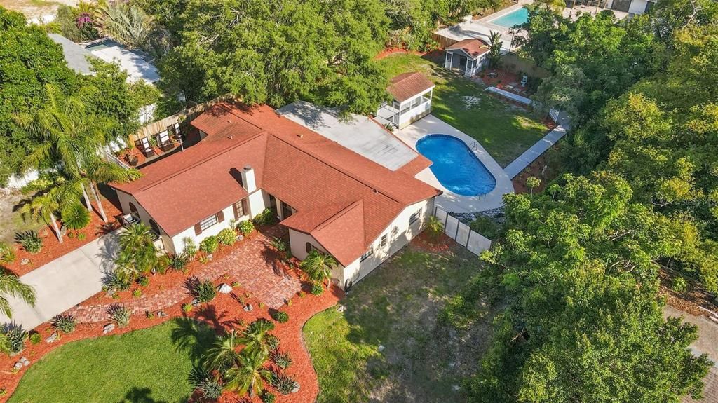 Activo con contrato: $640,000 (3 camas, 2 baños, 2123 Pies cuadrados)