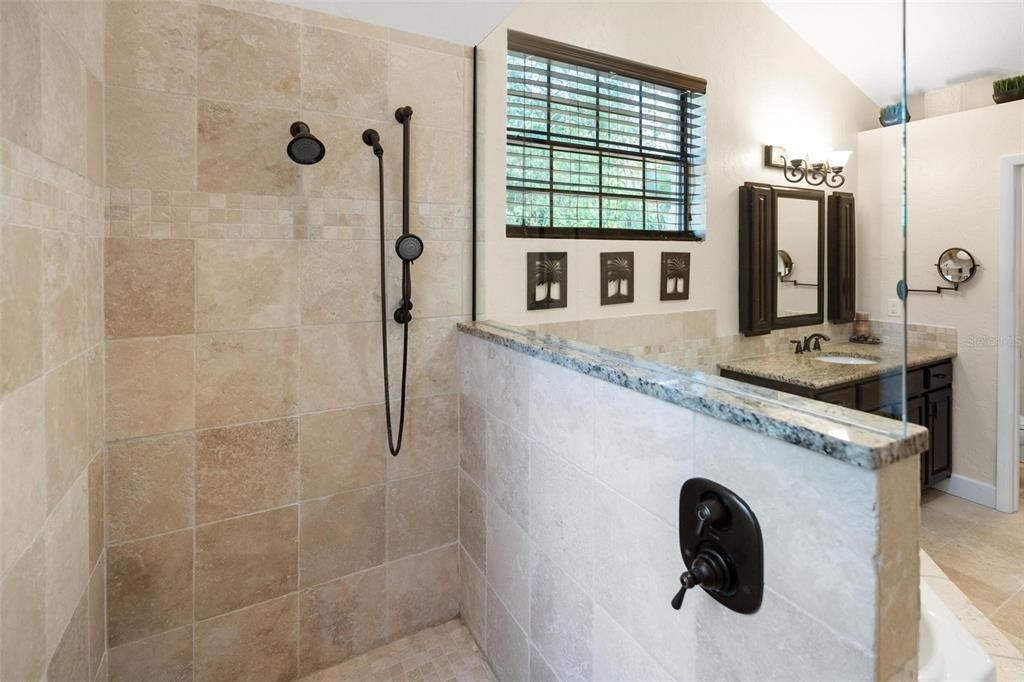 Activo con contrato: $640,000 (3 camas, 2 baños, 2123 Pies cuadrados)