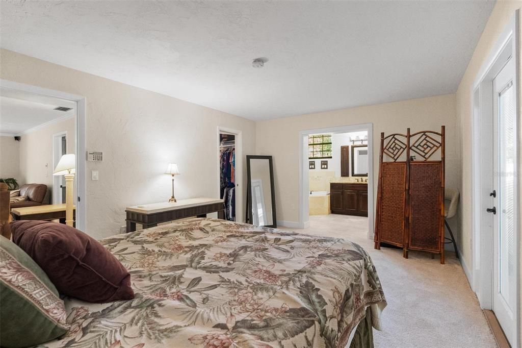 Activo con contrato: $640,000 (3 camas, 2 baños, 2123 Pies cuadrados)