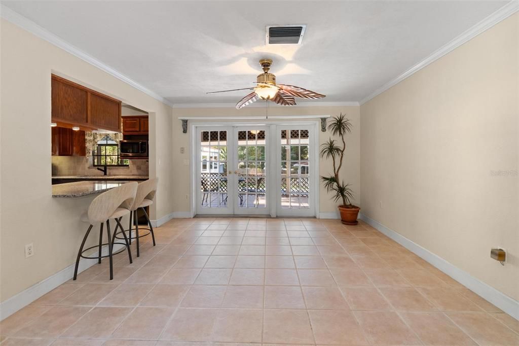 Activo con contrato: $640,000 (3 camas, 2 baños, 2123 Pies cuadrados)