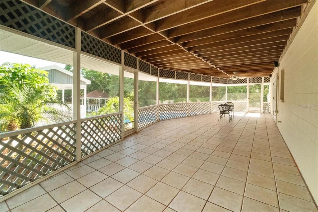 Activo con contrato: $640,000 (3 camas, 2 baños, 2123 Pies cuadrados)