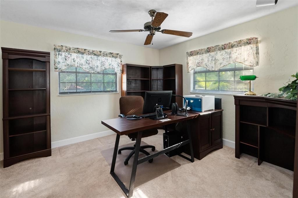 Activo con contrato: $640,000 (3 camas, 2 baños, 2123 Pies cuadrados)