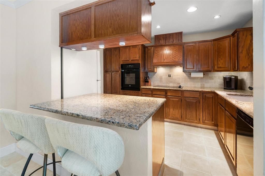 Activo con contrato: $640,000 (3 camas, 2 baños, 2123 Pies cuadrados)