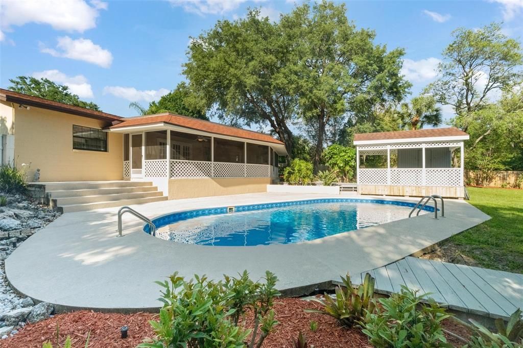 Activo con contrato: $640,000 (3 camas, 2 baños, 2123 Pies cuadrados)
