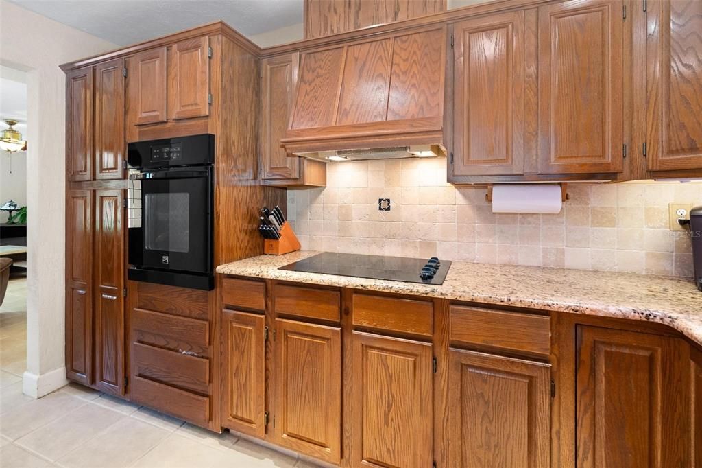 Activo con contrato: $640,000 (3 camas, 2 baños, 2123 Pies cuadrados)