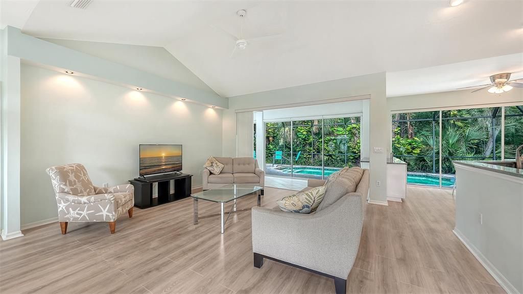 For Sale: $525,000 (3 beds, 2 baths, 2200 Square Feet)