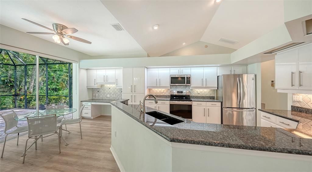For Sale: $525,000 (3 beds, 2 baths, 2200 Square Feet)
