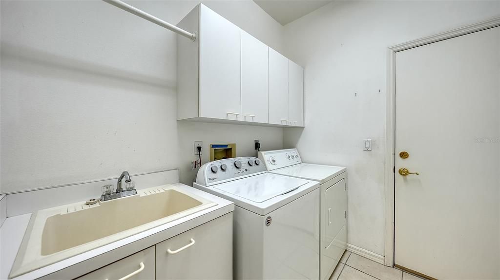 For Sale: $525,000 (3 beds, 2 baths, 2200 Square Feet)