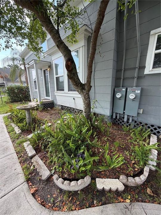 For Rent: $2,150 (3 beds, 1 baths, 1095 Square Feet)