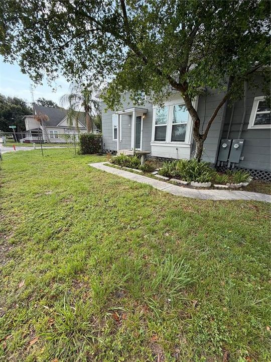For Rent: $2,150 (3 beds, 1 baths, 1095 Square Feet)
