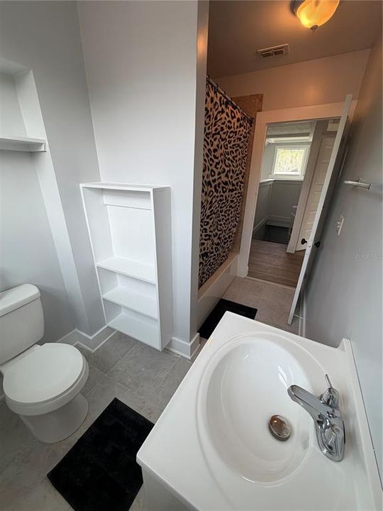For Rent: $2,150 (3 beds, 1 baths, 1095 Square Feet)