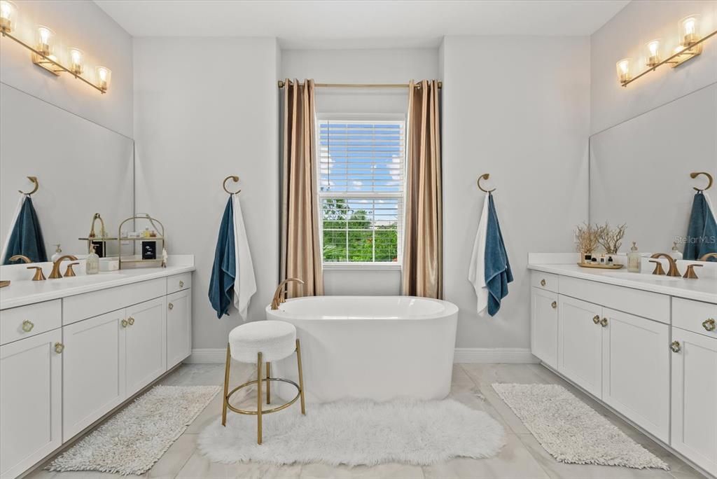 For Sale: $1,480,000 (4 beds, 3 baths, 2861 Square Feet)