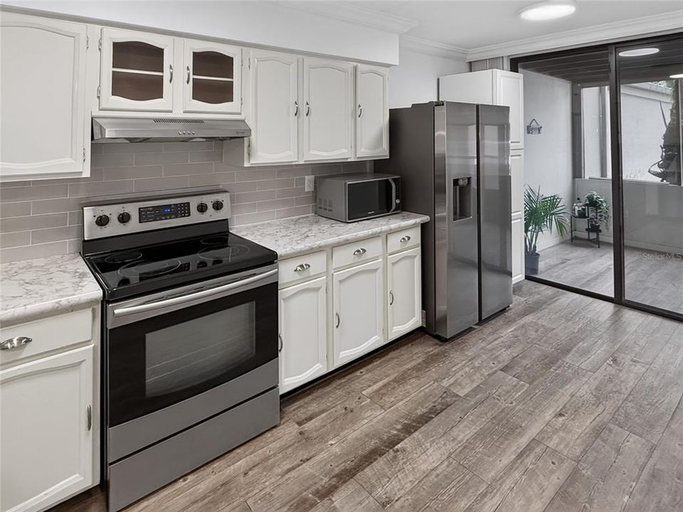 For Sale: $373,900 (2 beds, 2 baths, 1294 Square Feet)