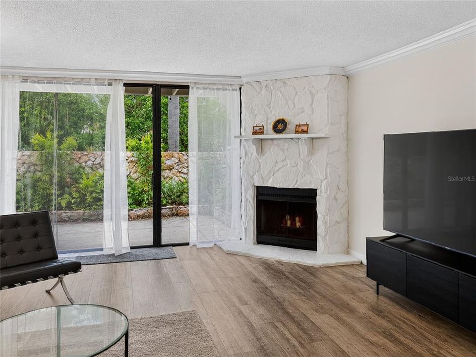For Sale: $373,900 (2 beds, 2 baths, 1294 Square Feet)