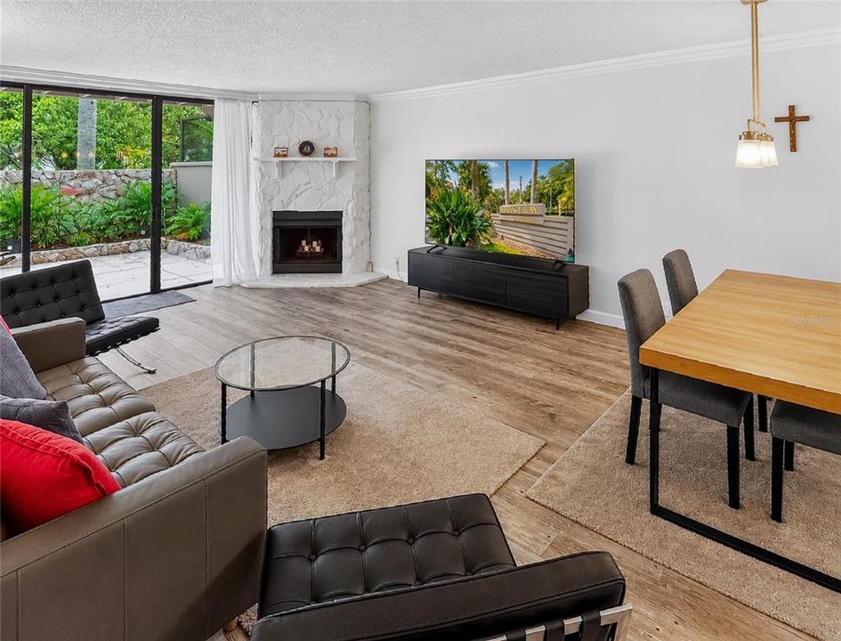 For Sale: $373,900 (2 beds, 2 baths, 1294 Square Feet)
