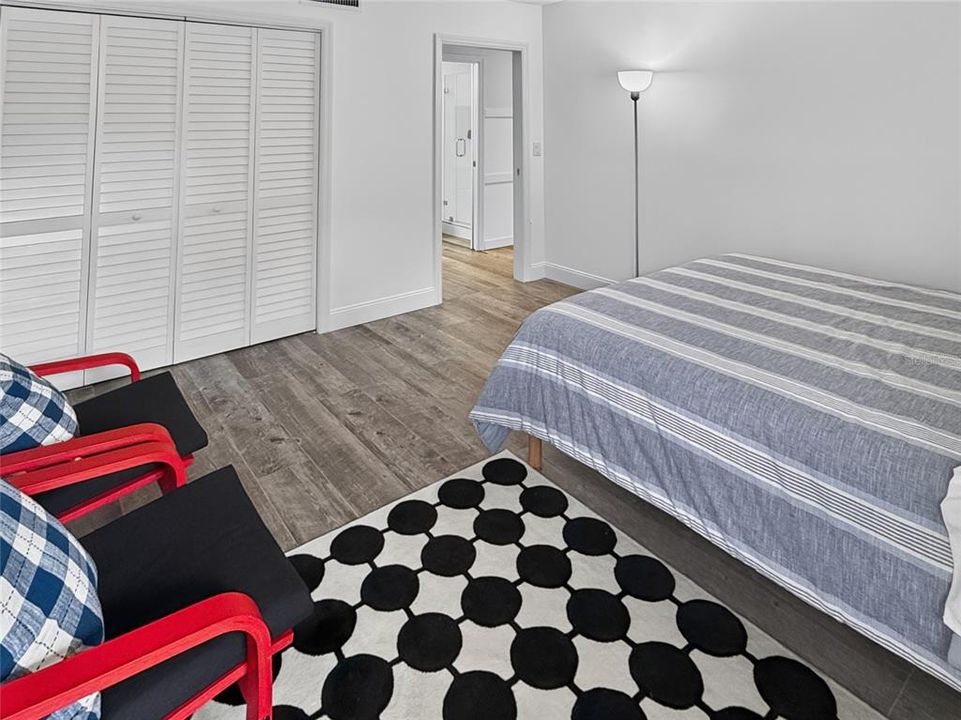 For Sale: $373,900 (2 beds, 2 baths, 1294 Square Feet)