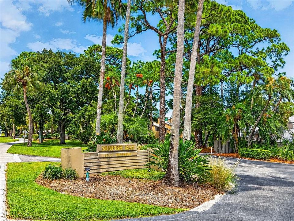 For Sale: $373,900 (2 beds, 2 baths, 1294 Square Feet)
