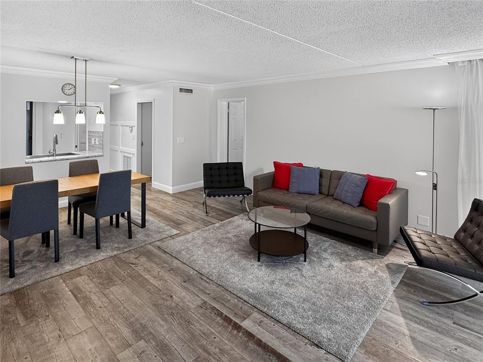For Sale: $373,900 (2 beds, 2 baths, 1294 Square Feet)