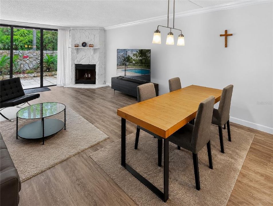 For Sale: $373,900 (2 beds, 2 baths, 1294 Square Feet)