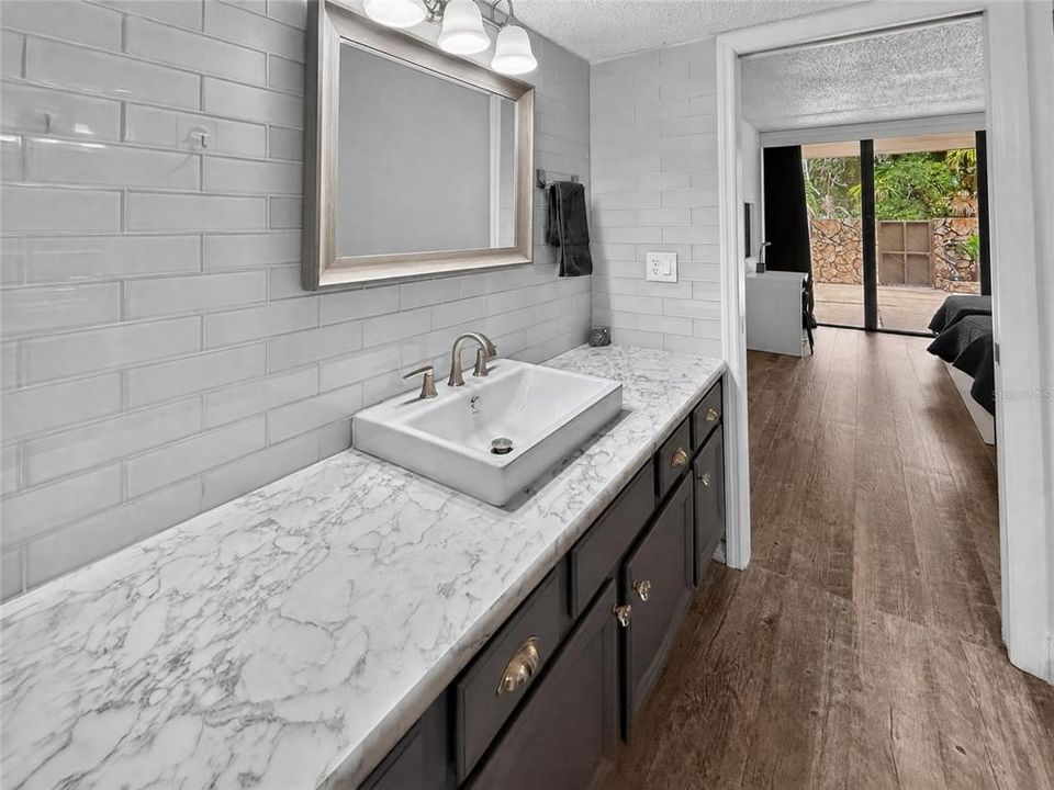 For Sale: $373,900 (2 beds, 2 baths, 1294 Square Feet)