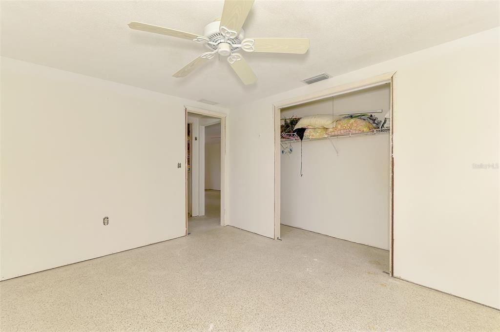 For Sale: $950,000 (2 beds, 1 baths, 834 Square Feet)