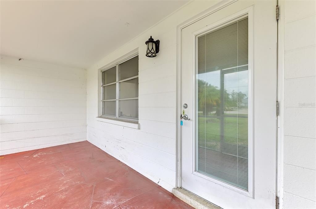 For Sale: $950,000 (2 beds, 1 baths, 834 Square Feet)
