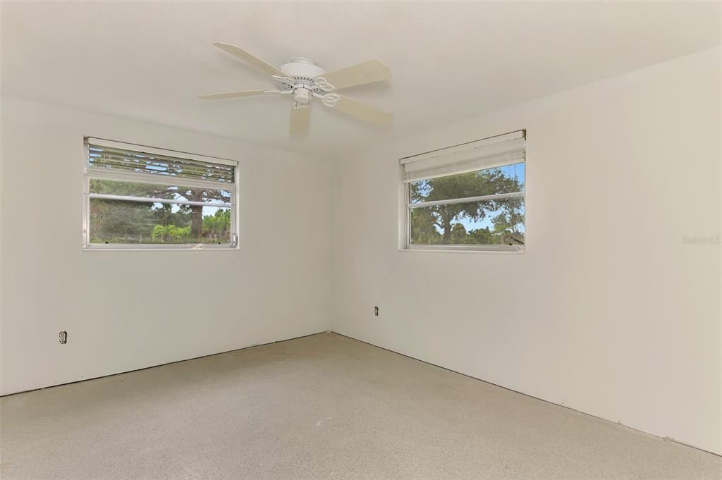 For Sale: $950,000 (2 beds, 1 baths, 834 Square Feet)