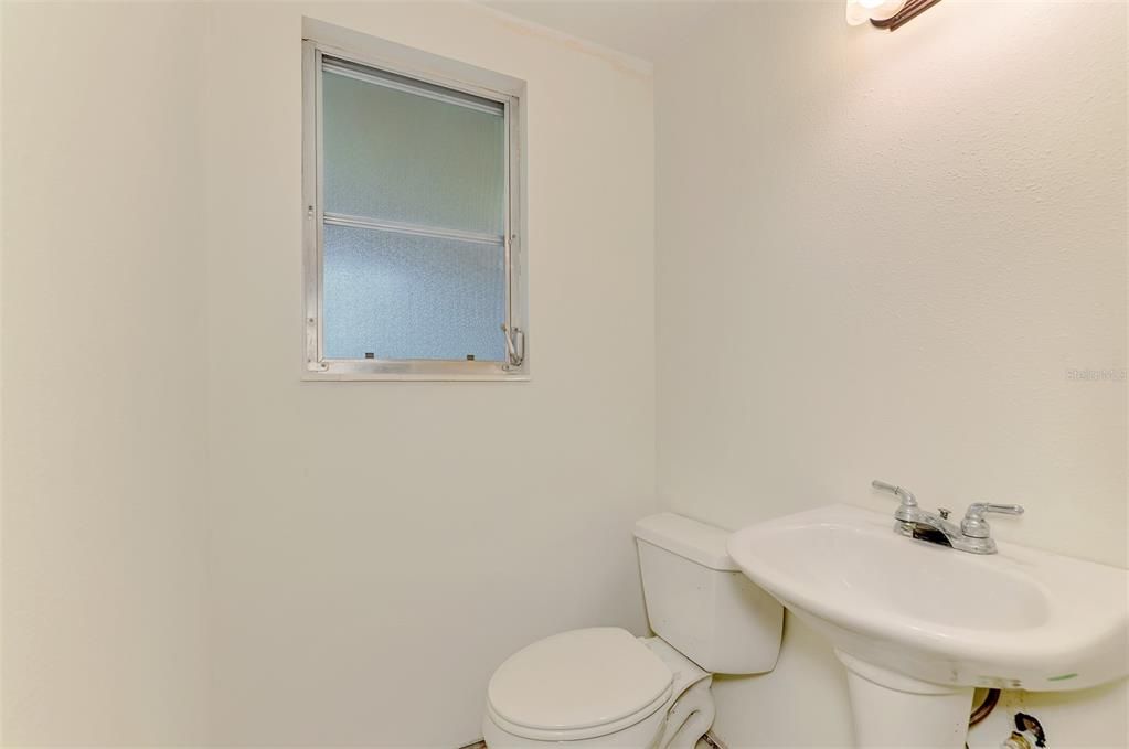 For Sale: $950,000 (2 beds, 1 baths, 834 Square Feet)