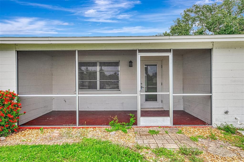 For Sale: $950,000 (2 beds, 1 baths, 834 Square Feet)
