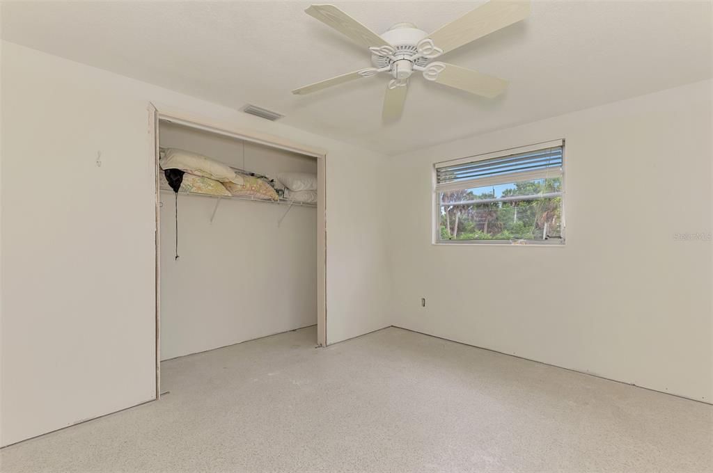 For Sale: $950,000 (2 beds, 1 baths, 834 Square Feet)