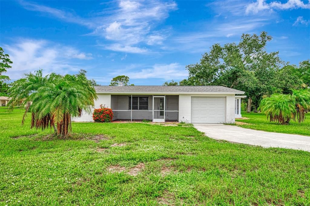 For Sale: $950,000 (2 beds, 1 baths, 834 Square Feet)