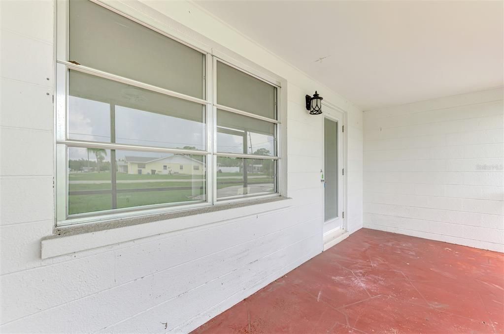 For Sale: $950,000 (2 beds, 1 baths, 834 Square Feet)