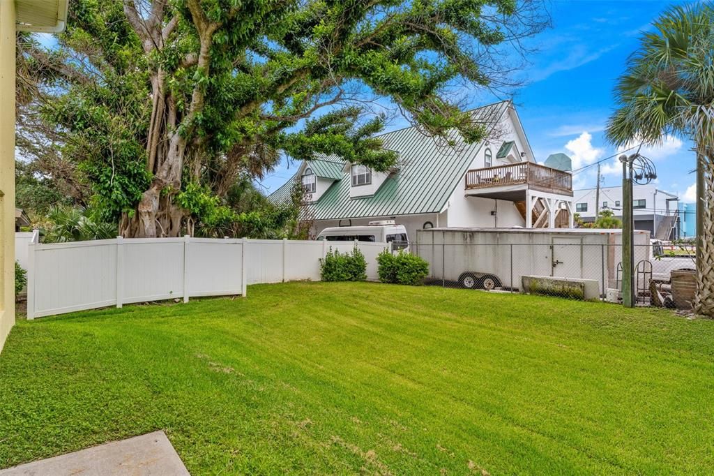 For Rent: $2,600 (3 beds, 2 baths, 1566 Square Feet)