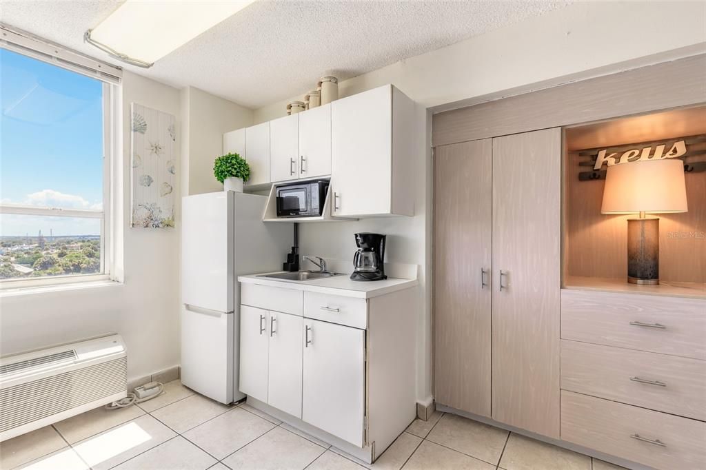 For Sale: $89,000 (0 beds, 1 baths, 289 Square Feet)