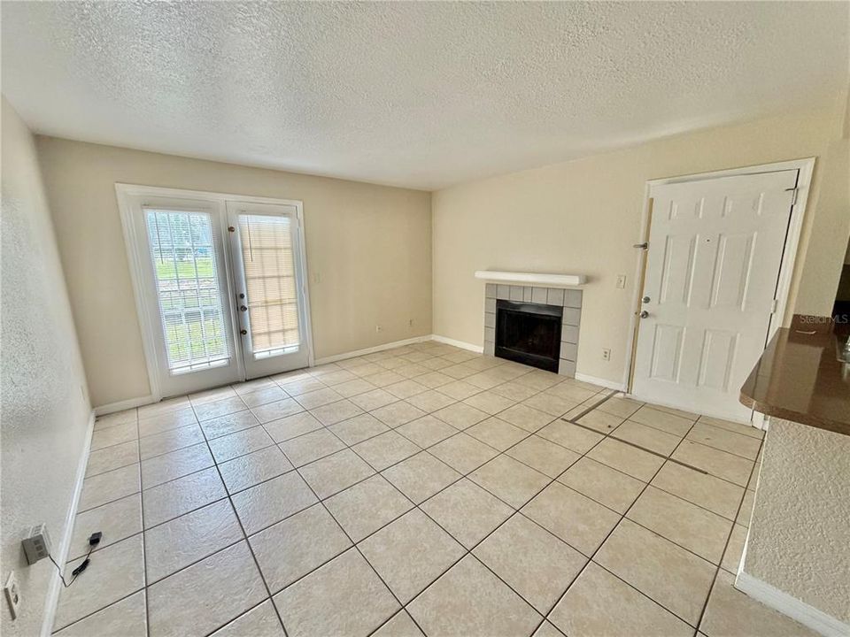 For Sale: $188,000 (2 beds, 1 baths, 810 Square Feet)