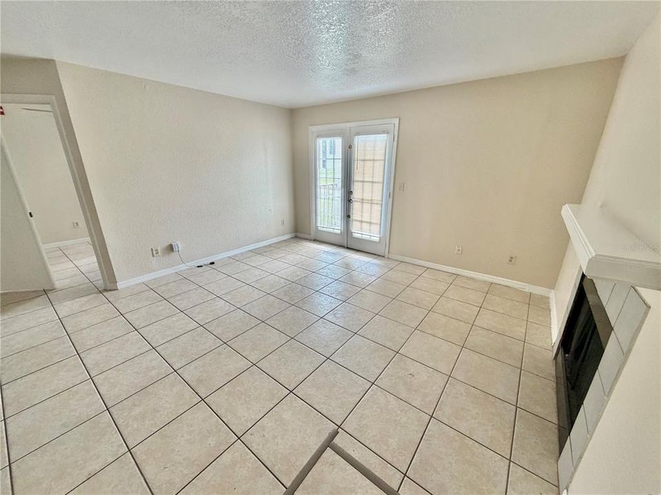 For Sale: $188,000 (2 beds, 1 baths, 810 Square Feet)