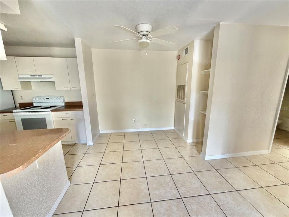 For Sale: $188,000 (2 beds, 1 baths, 810 Square Feet)