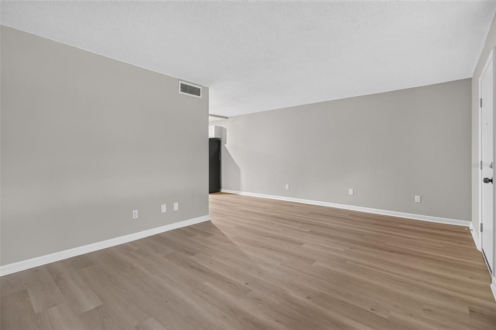 Active With Contract: $108,540 (1 beds, 1 baths, 790 Square Feet)
