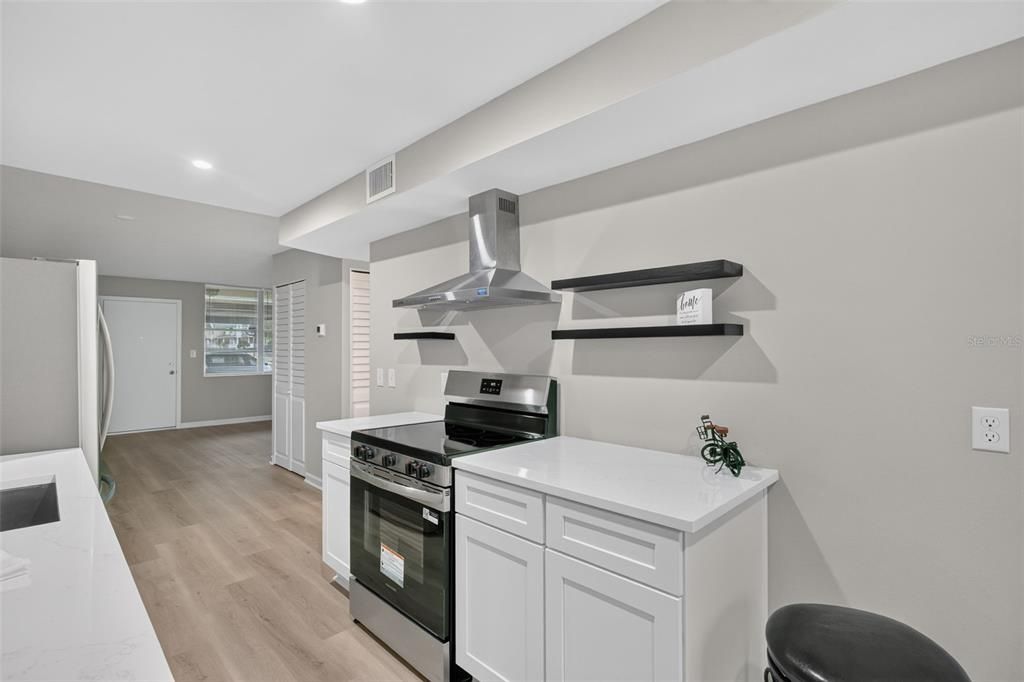 Active With Contract: $108,540 (1 beds, 1 baths, 790 Square Feet)