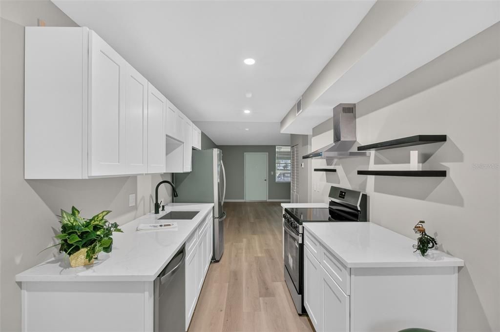 Active With Contract: $108,540 (1 beds, 1 baths, 790 Square Feet)