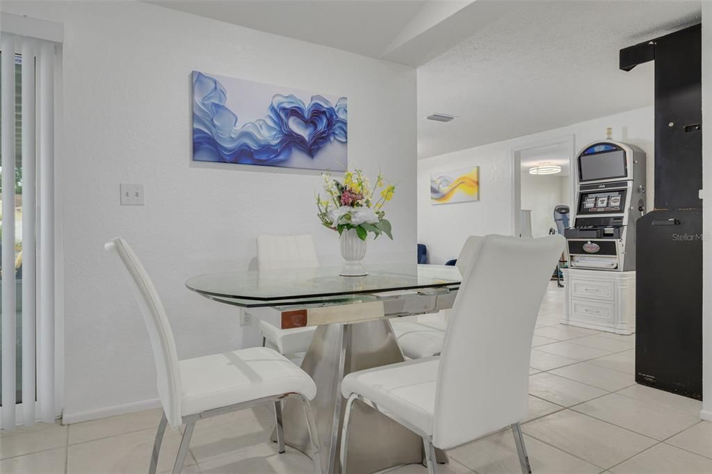 En Venta: $323,000 (3 camas, 2 baños, 1744 Pies cuadrados)