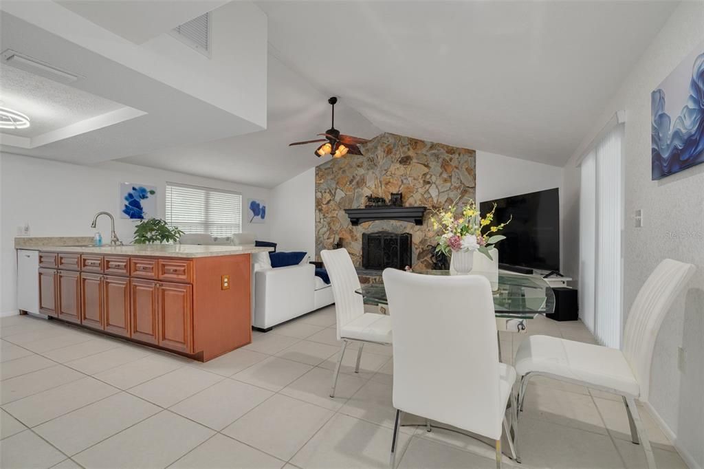 En Venta: $323,000 (3 camas, 2 baños, 1744 Pies cuadrados)
