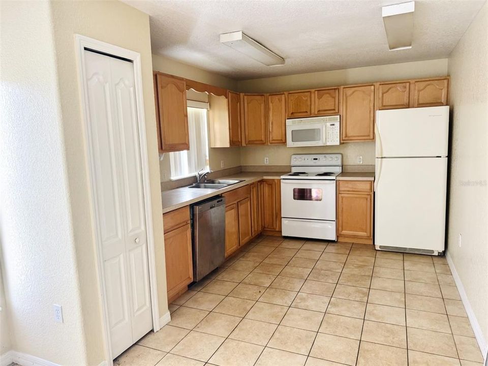 В аренду: $2,500 (3 спален, 2 ванн, 1265 Квадратных фут)