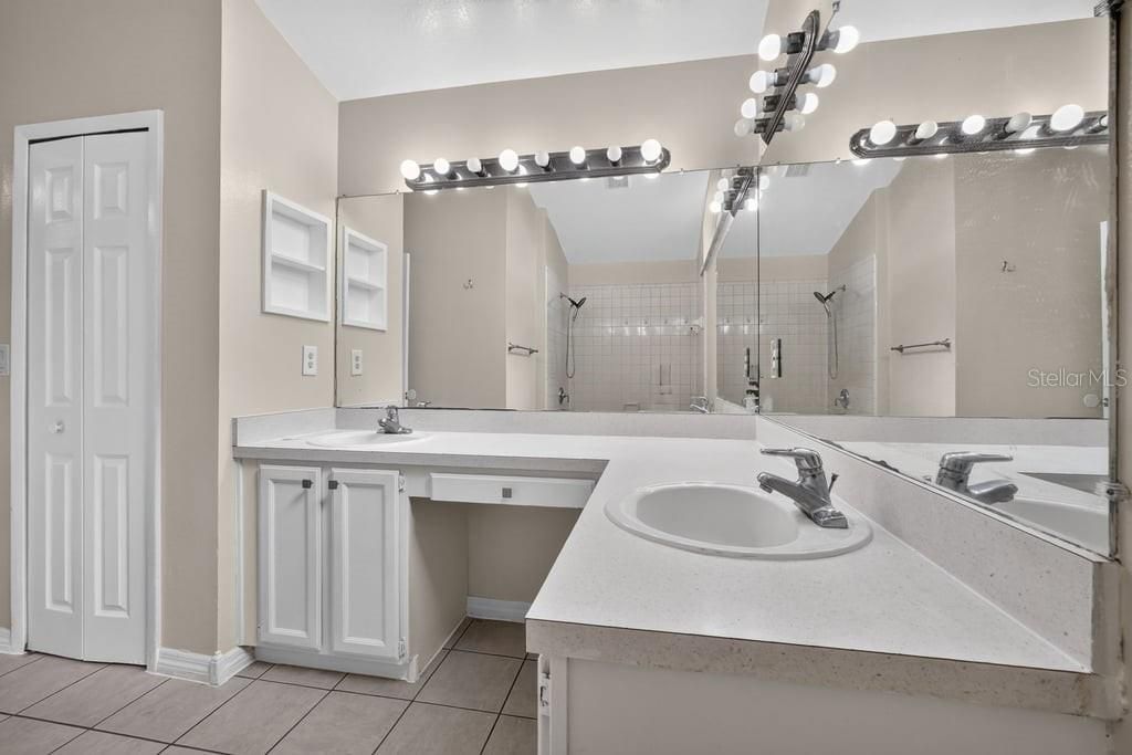 For Sale: $365,000 (4 beds, 2 baths, 1528 Square Feet)