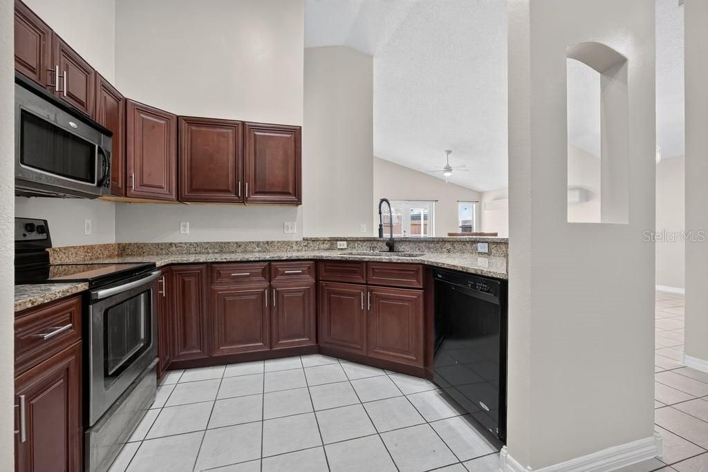 For Sale: $365,000 (4 beds, 2 baths, 1528 Square Feet)