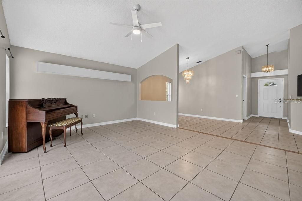For Sale: $365,000 (4 beds, 2 baths, 1528 Square Feet)